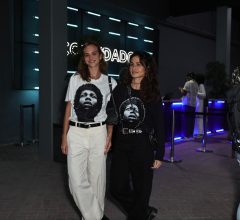Nanda Costa e Emilie Rey juntas no show de Djavan e os sorrisos disseram o resto
