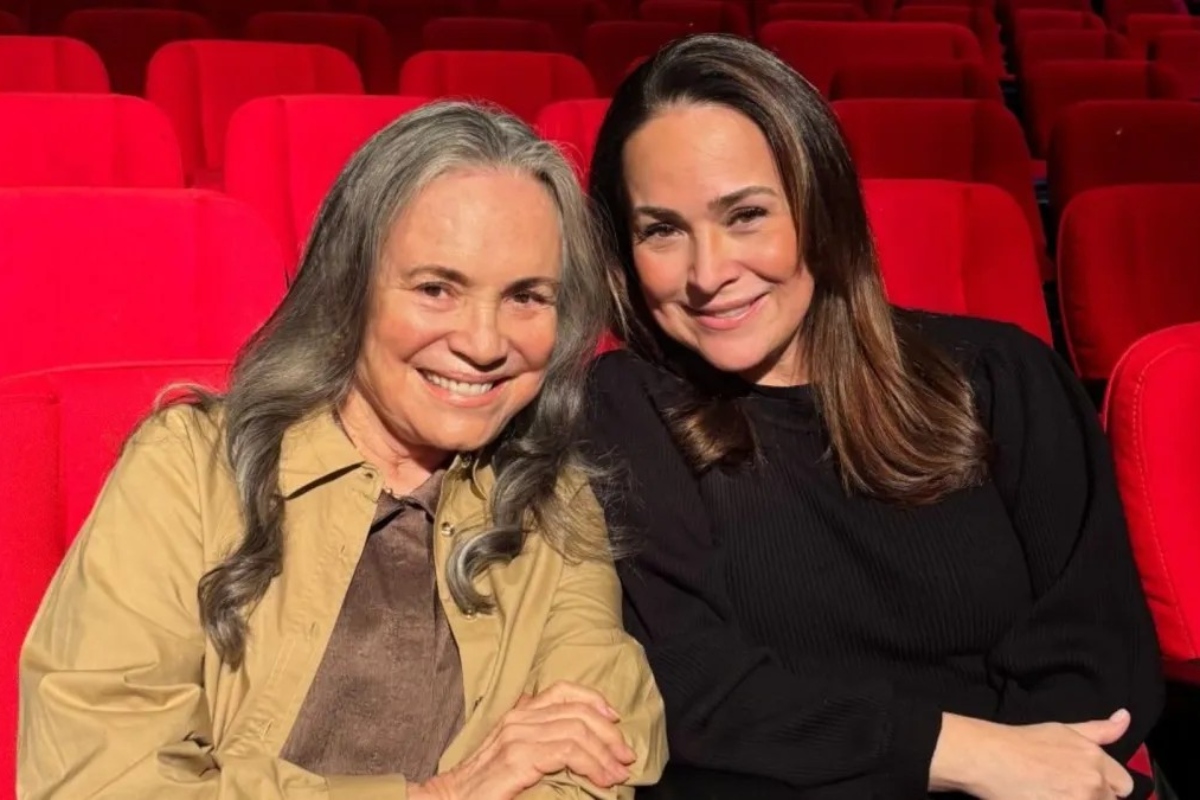 Regina e Gabriela Duarte em climão ao vivo: filha tenta barrar pergunta sobre Bolsonaro