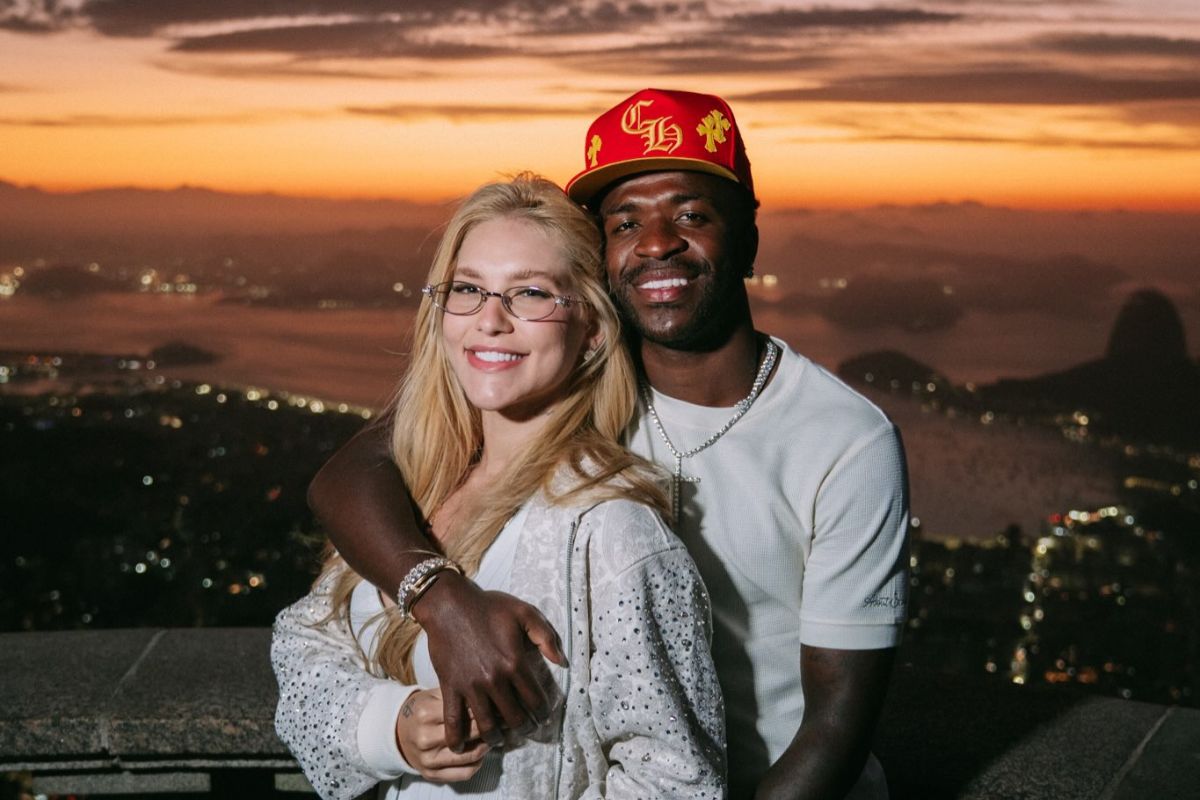 Vini Jr posta Virginia Fonseca de biquíni branco na sauna e internet para