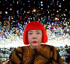Yayoi Kusama morre aos 97 anos e deixa o mundo coberto de bolinhas