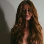 Cintia Dicker faz topless para celebrar Salgueiro e para a internet