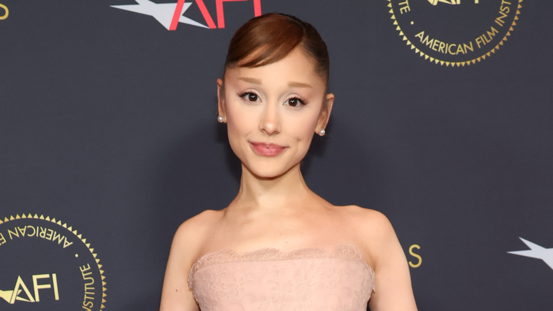 Ariana Grande faturou US$ 107,9 mi com a Eternal Sunshine Tour