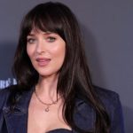 Dakota Johnson detona a exposição e explica por que some da mídia