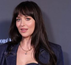 Dakota Johnson detona a exposição e explica por que some da mídia