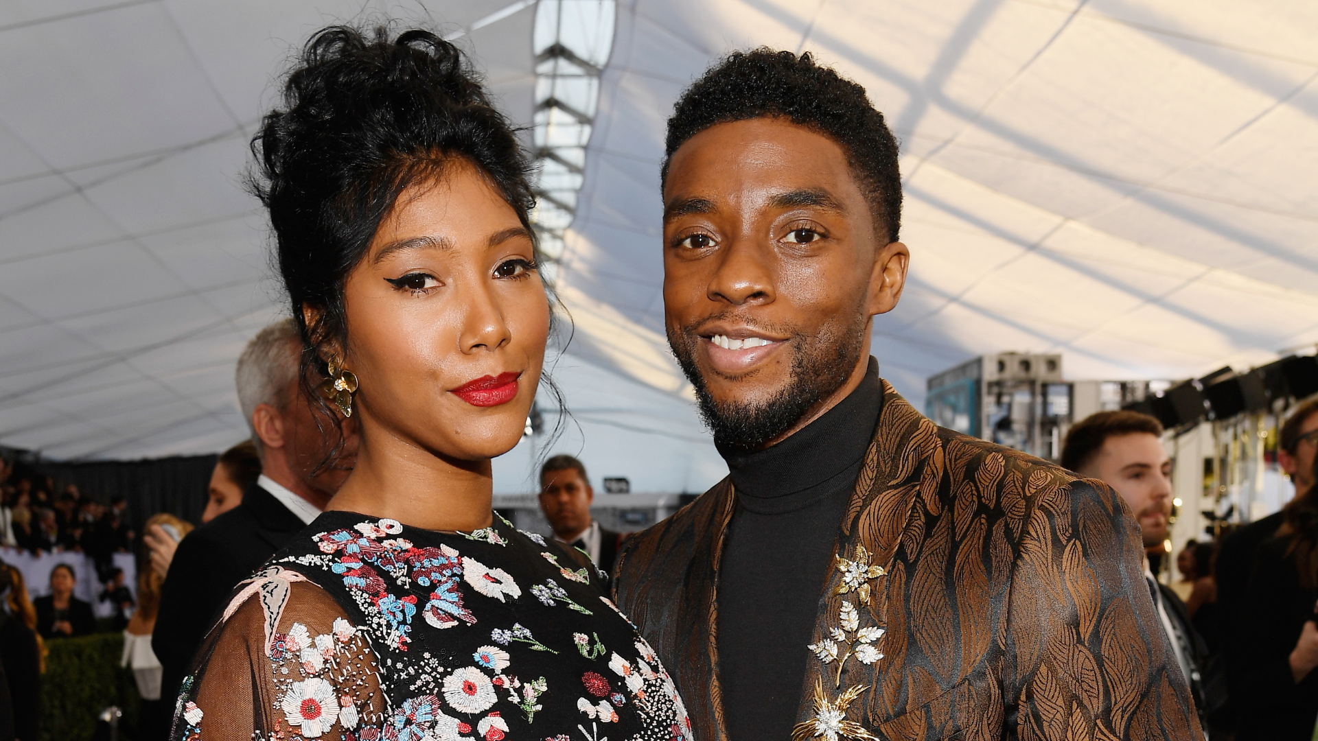 Viúva de Chadwick Boseman denuncia família do ator e briga pelo espólio explode