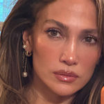 JLo estreia mansão de R$ 92 milhões pós-divórcio e chama de "casa dos sonhos da Barbie"