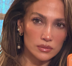 JLo estreia mansão de R$ 92 milhões pós-divórcio e chama de "casa dos sonhos da Barbie"