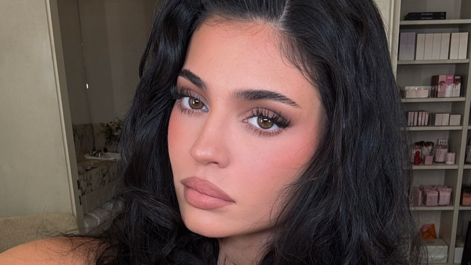 Kylie Jenner abre a mansão que levou 6 anos pra ficar pronta