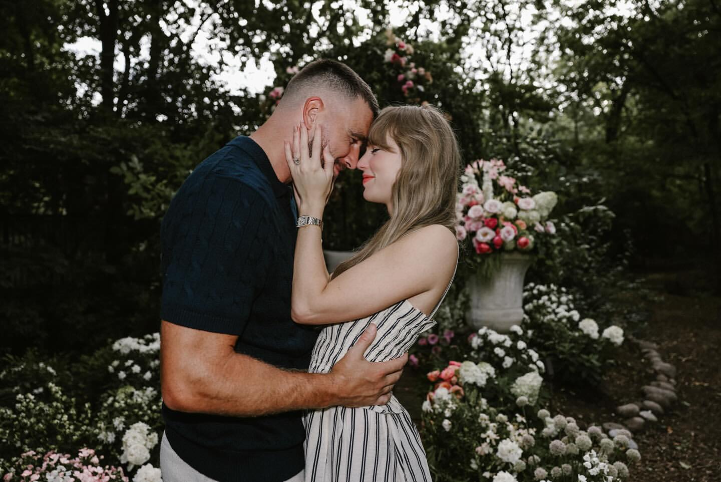 Travis Kelce abre o coração sobre casamento com Taylor Swift: "foi a melhor noite da minha vida"