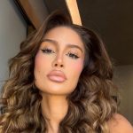 Bianca Andrade posta foto das pernas roxas após ensaios e brinca: "Isso porque estou de joelheira"