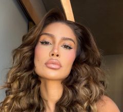 Bianca Andrade posta foto das pernas roxas após ensaios e brinca: "Isso porque estou de joelheira"