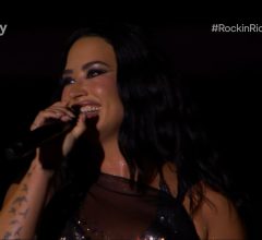 Demi Lovato chora em show de São Paulo e desabafa: "Tive um dia muito difícil hoje"