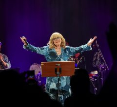 Claudya lança álbum ao vivo com 60 anos de carreira revisitados