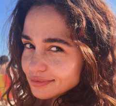 Nanda Costa chama Emilie Rey de "gostosa" e ela responde com uma única palavra