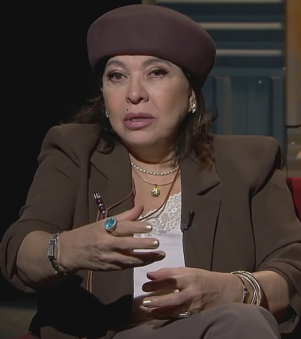 Roberta Miranda revela que foi levada do hospital embrulhada em jornal