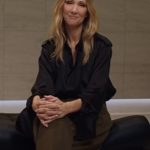 Céline Dion canta e dança na porta do hotel em Paris e fãs viram para trás