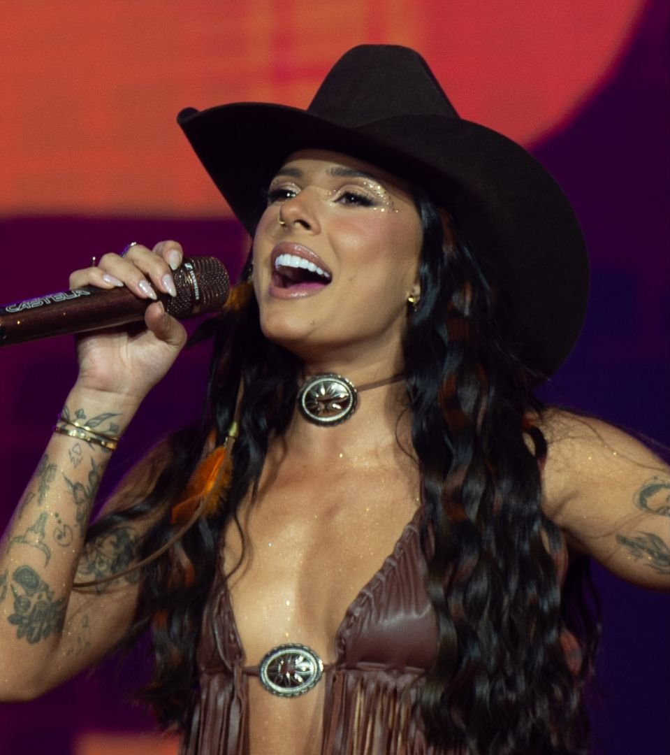Ana Castela apaga Rincon da letra no show e a web captou o recado