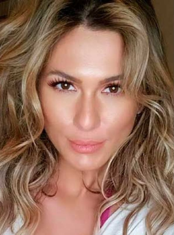 Livia Andrade nega romance com Pedro Scooby depois da carona da Beija-Flor