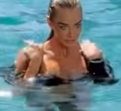 Denise Richards de volta à piscina e o mundo agradece