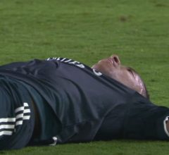 Comentarista da CazéTV questiona anatomia de Mbappé ao vivo