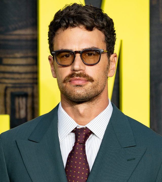 Theo James comenta rumores de Meghan Markle em "Magnatas do Crime"