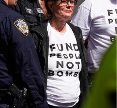 Susan Sarandon e Hannah Einbinder presas em protesto contra Netanyahu na ONU