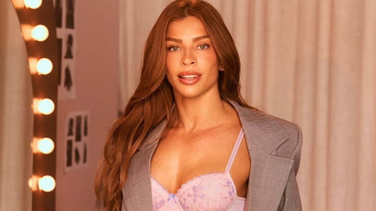 Grazi Massafera de lingerie e blazer cinza e os comentários que não param