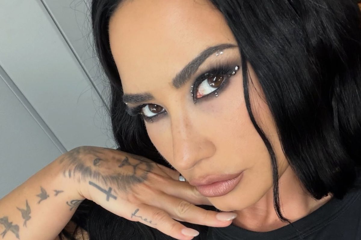Demi Lovato vira fã de brigadeiro e declara amor ao Brasil em álbum de viagem