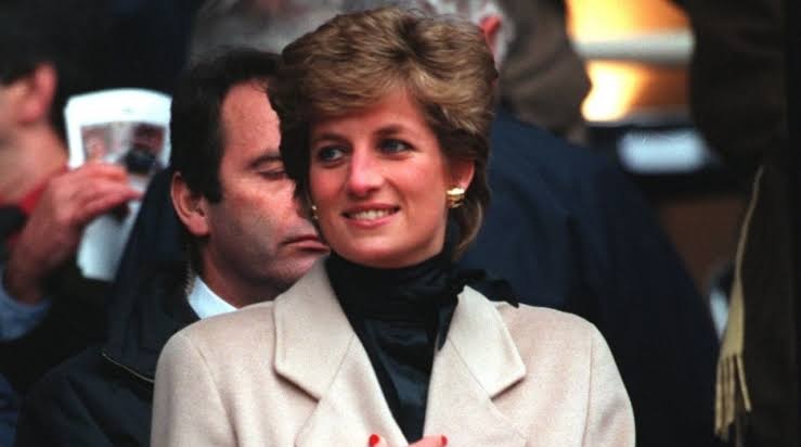 Vestido da vingança de Diana vai a leilão por até R$ 1,5 milhão
