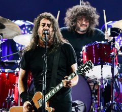 Foo Fighters fecha primeira noite do Rock in Rio com Dave Grohl em boa forma