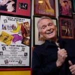 Bob Mackie, o estilista que vestiu Cher e Madonna, morre aos 87 anos
