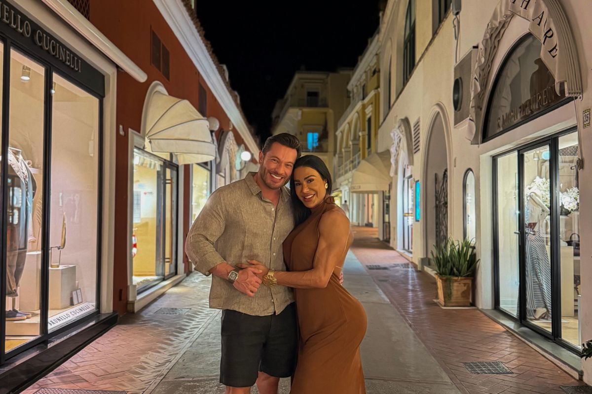 Gracyanne Barbosa e o vestido que não aguentou a noite