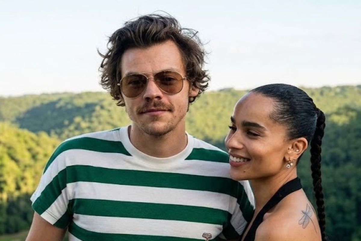 Flagrados em Nova York, Harry Styles e Zoë Kravitz trocam carinhos enquanto boatos de casamento esquentam