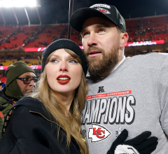 Taylor Swift mostra aliança e diz "esse é o meu marido" ao vivo na NFL