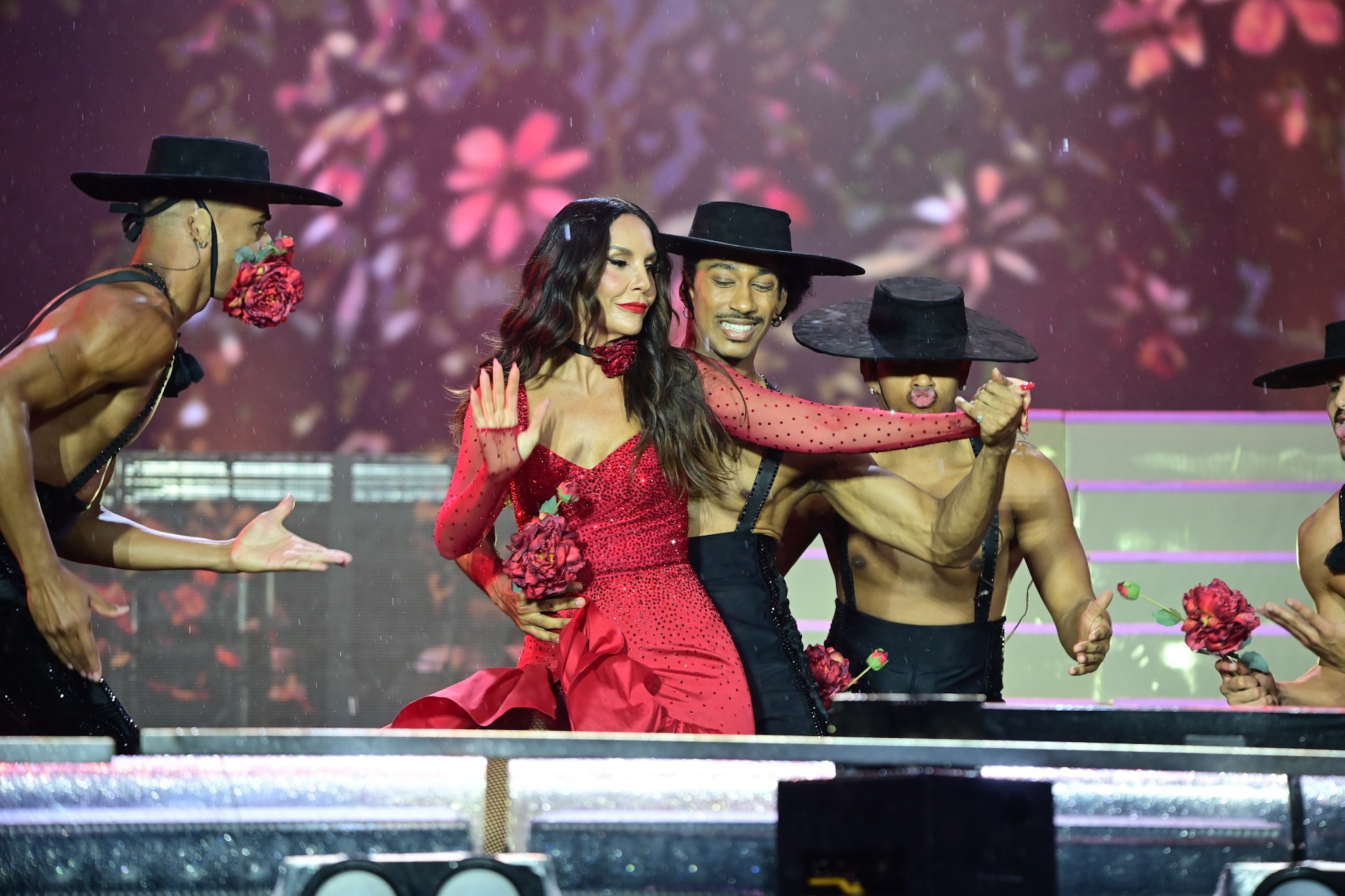 Ivete marca 20º Rock in Rio com show "caliente" e reinvenção latina