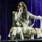 Marina Sena rasga boneco de pano no Rock in Rio 2026 e entrega catarse ao vivo