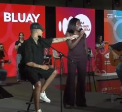 Stella invade show em Lisboa e explica letra do Pingo Doce: "Vi o supermercado"