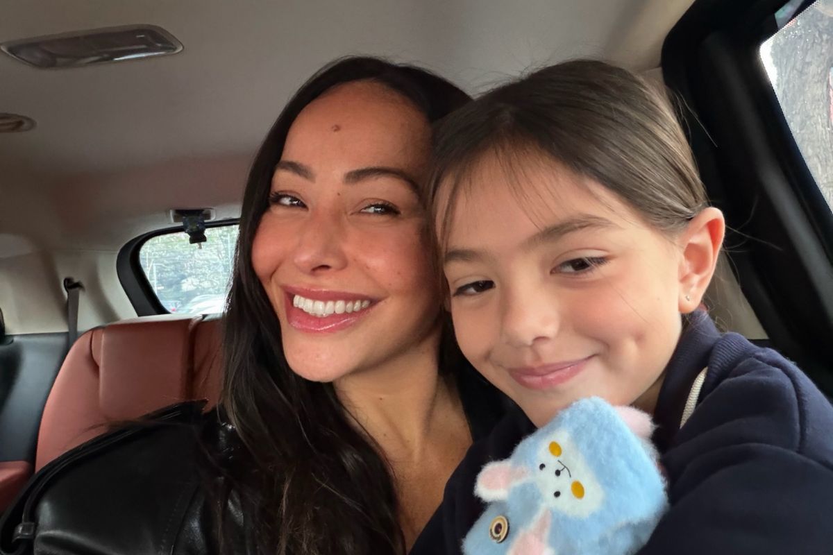 Sabrina Sato chora ao deixar Zoe na primeira viagem escolar sem os pais