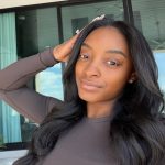 Simone Biles revela invasão à casa e roubo de Porsche em Chicago