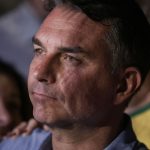 Flávio na TV: nega golpe, defende pai condenado e não explica propostas