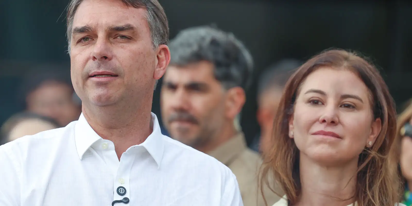 Flávio Bolsonaro foge para Miami após descumprir ordem do STF