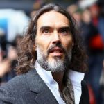 Russell Brand no banco dos réus: o que as mulheres disseram em tribunal