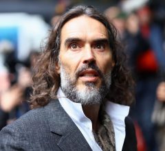 Russell Brand no banco dos réus: o que as mulheres disseram em tribunal