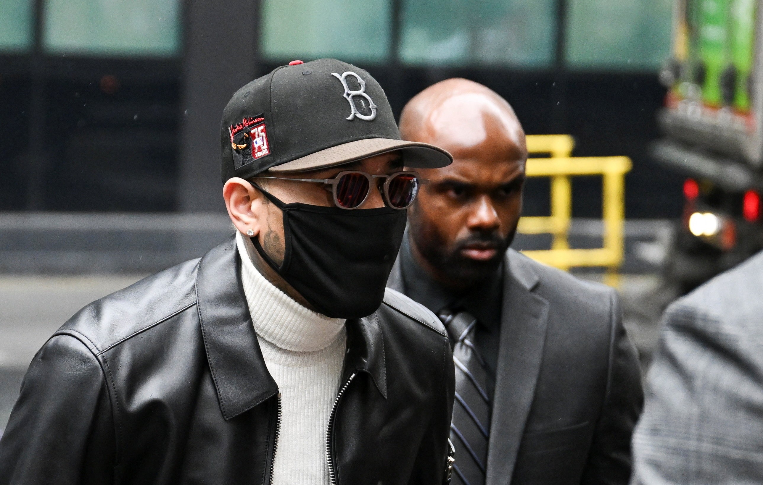 Chris Brown escapa da prisão após admitir agressão com garrafa em boate de Londres