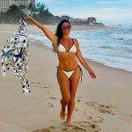 Aos 55, Mylla Christie posa de biquíni no Rio e elogios tomam conta dos comentários