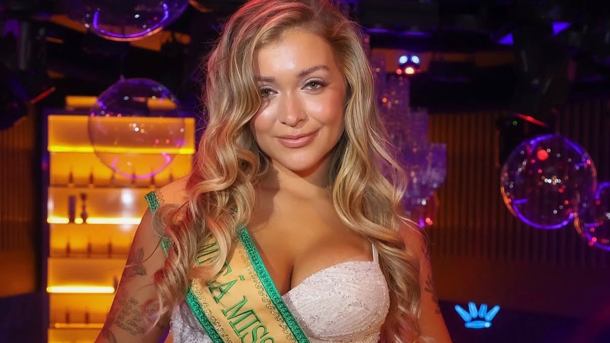 Mel Breia vence Miss Bumbum Brasil com Marilyn Monroe e casca de banana