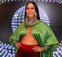 Sabrina Sato rouba chocolate da filha em voo e admite: "Comi inteira"