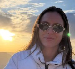 Atriz brasileira presa pelo ICE em Los Angeles está detida há mais de um mês
