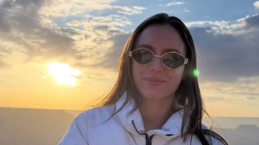 Atriz brasileira presa pelo ICE em Los Angeles está detida há mais de um mês