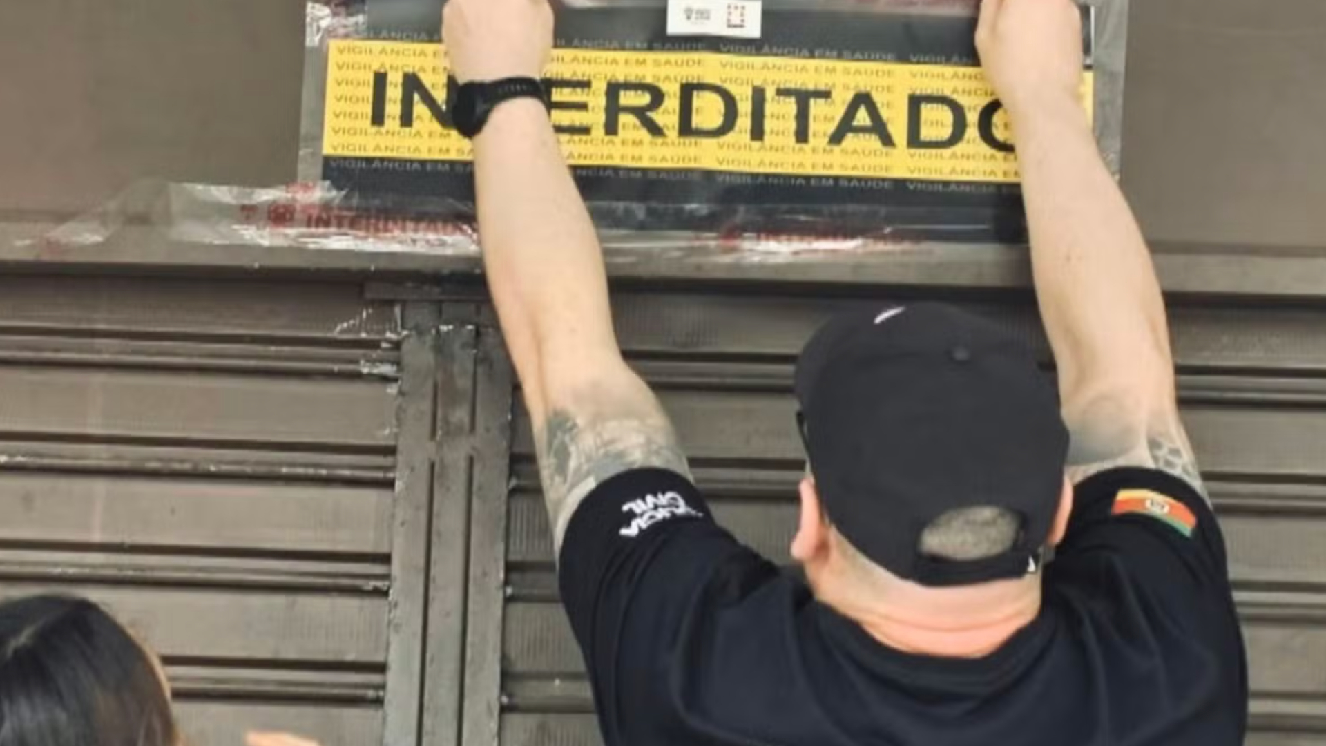 Cliente encontra rato dentro do bolo em rede famosa de Porto Alegre